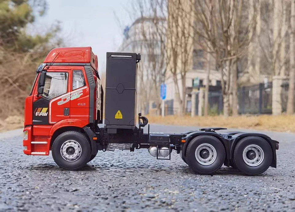 1/24 Scale FAW J6P EV Red Truck tractor Diecast Car Model Collection Toy Gift NI - Image 3 of 4