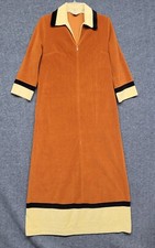 Vanity Fair Womens Vtg. 70s Housecoat, Robe Partial Zip Front Size 8 Short Plush