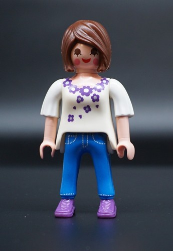 PLAYMOBIL 6975 Frau Mit Katze – Spielfigur Mit Zubehör Für Kinderzimmer-Abenteuer