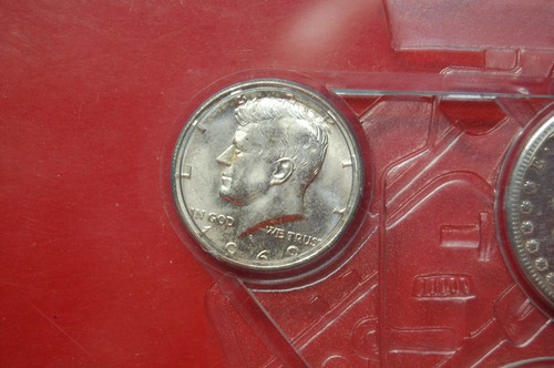 Gates Award plaque with 2x Silver Morgan, Clad Kennedy & Gates award medal - Picture 6 of 13