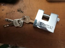 Santiago Chrome Rectangular Shackle Padlock with Keys