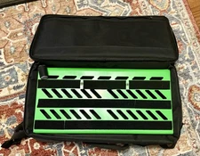 Gator GPB-BAK-1 Large Aluminum Pedal Board w/ Carry Bag