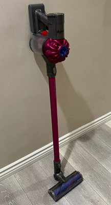 DYSON  V6 Motorhead Fuschia Stick Cordless Vacuum Cleaner