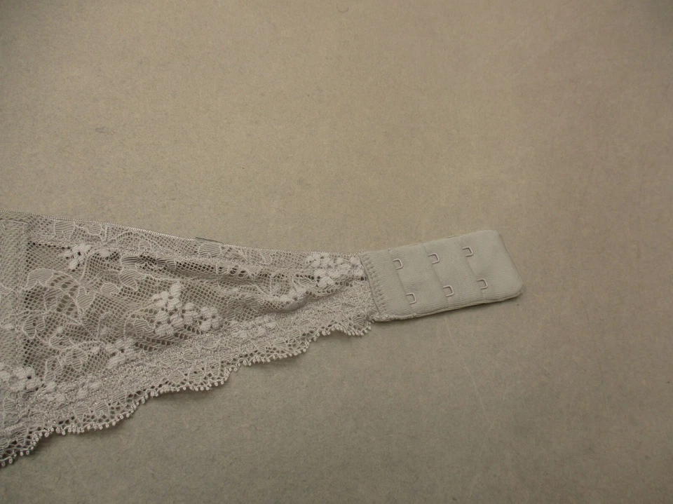 Sujetador sin tirantes 36C Gap Body gris forrado de encaje con aros cierre trasero 9D Foto 4 de 4