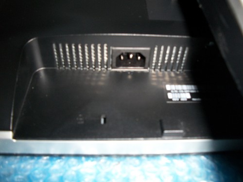 Dell 22" Widescreen LCD Monitor 16:9 Full HD 1080p VGA DISPLAY PORT - Picture 10 of 12