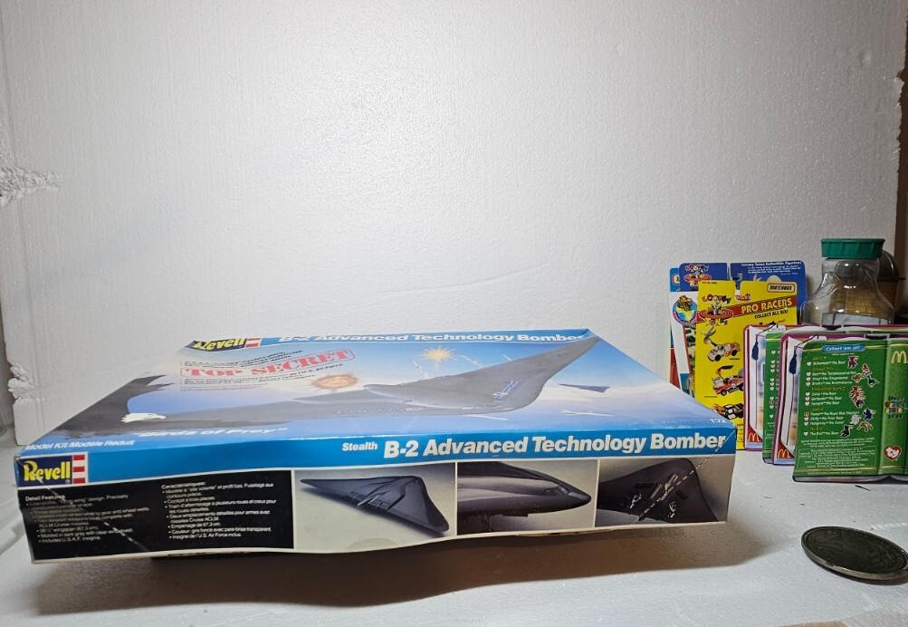 Revell 4577 Stealth B-2 Advanced Technology Bomber Model Kit 1:72