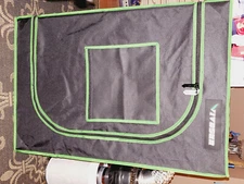 VIVOSUN Grow Tent 24"x24"x36" Observation Windows, LED Grow lamp, Air system.