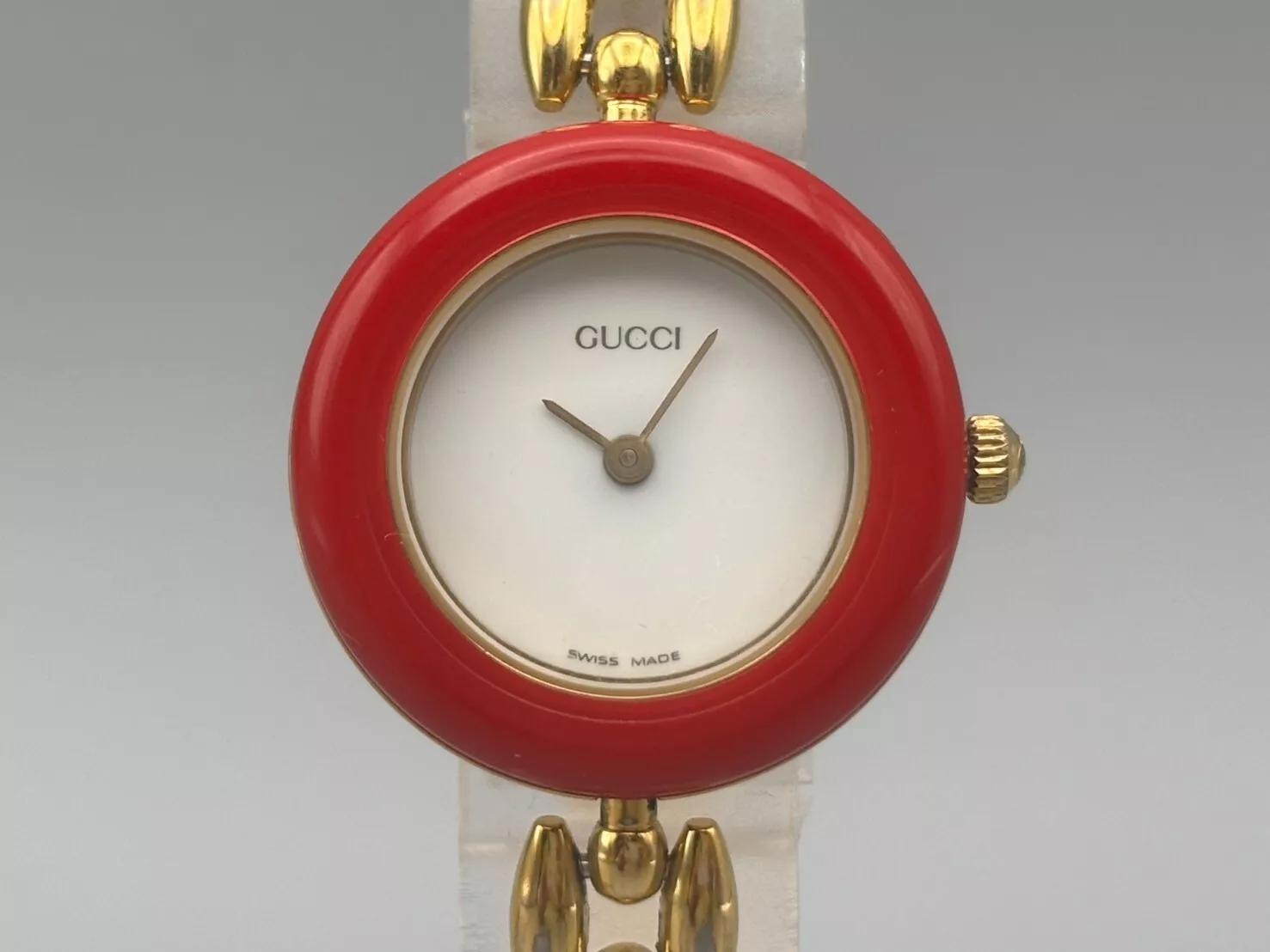 Montre femme vintage Gucci lunette change 1200 cadran doré blanc rouge