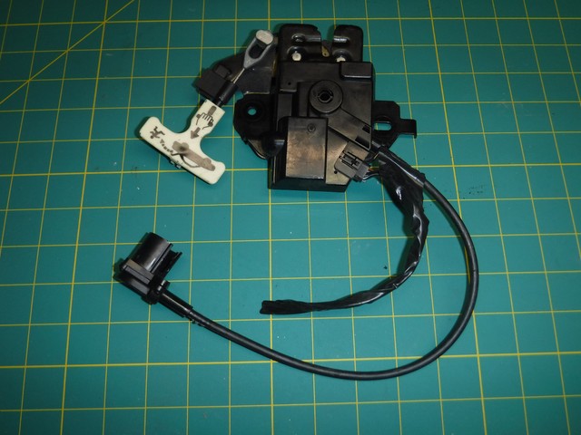 22714621 G1 2002 2005 Chevy Cavalier Sunfire Trunk Latch Release Auto Parts And Vehicles Car Truck Interior Trim Magenta Cl