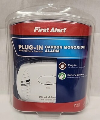 First Alert Carbon Monoxide Alarm Plug-In w/ Battery Back-Up CO605~Brand NIB