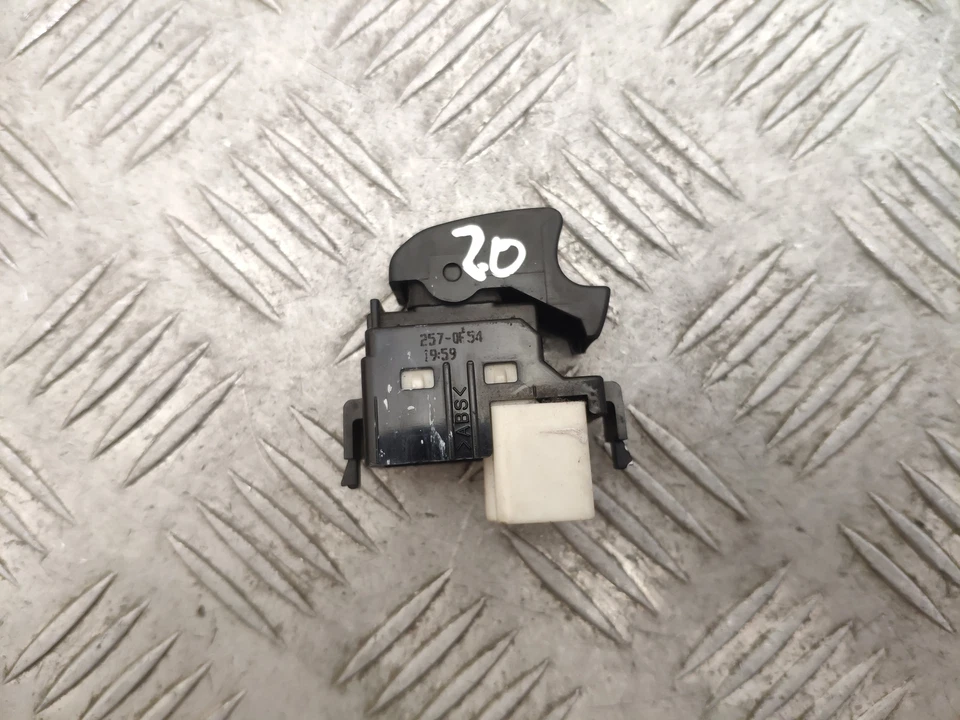 PONTIAC VIBE Front Right Door Window Switch - Image 2 of 4