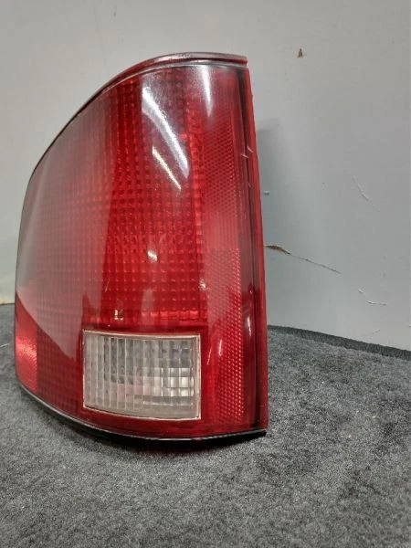 Driver Tail Light With Black Paint Around Lens Fits 94-03 S10/S15/SONOMA 848388 Foto 3 de 4