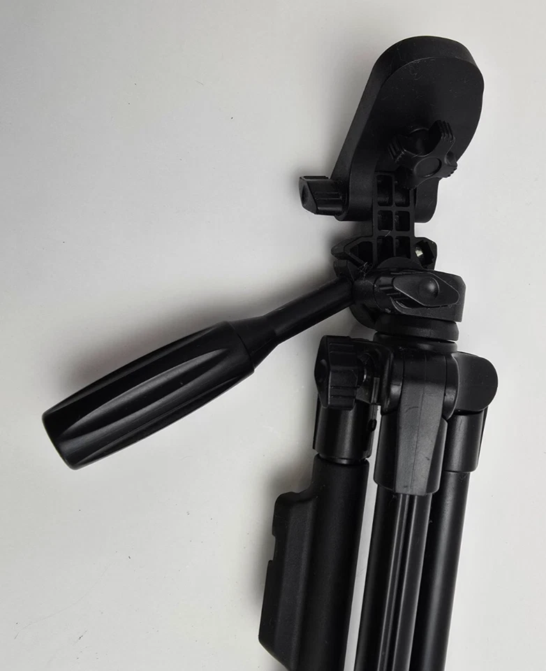 YunTeng VCT-5208 Tripod for Mobile Phone & DSLR Camera 39 Inches - Image 2 of 4
