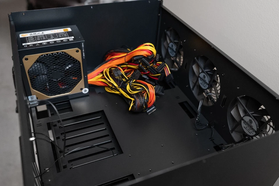 Chia Harvester  JBOD Kit,Up to 44x 3.5" HDDs! | Custom Frame, Cables & PSU - Image 4 of 4