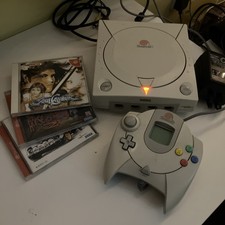 Sega Dreamcast Console Bundle with controller and games