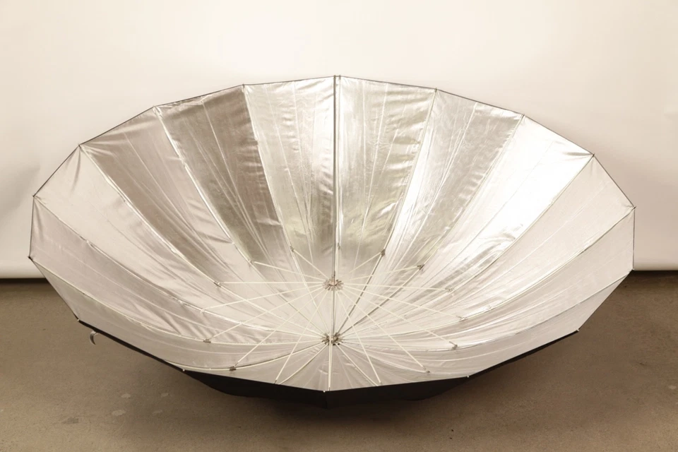 Paraguas parabólico Westcott 7' (plateado/negro) con estuche #49217 Foto 4 de 4