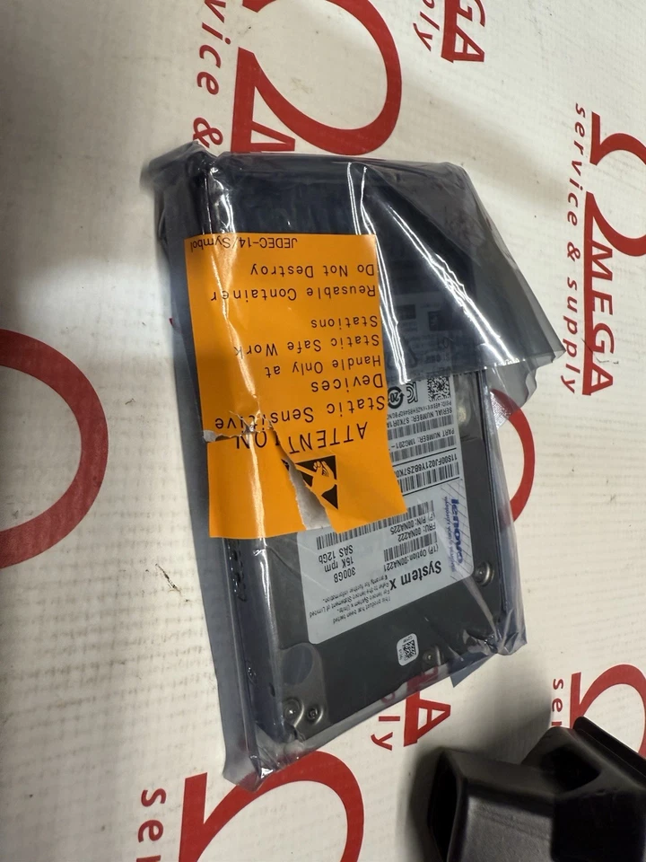 LENOVO 00NA221 300GB 15K 12Gbps SAS 2.5” ; G3HS 2.5" 512e HDD - Image 2 of 3
