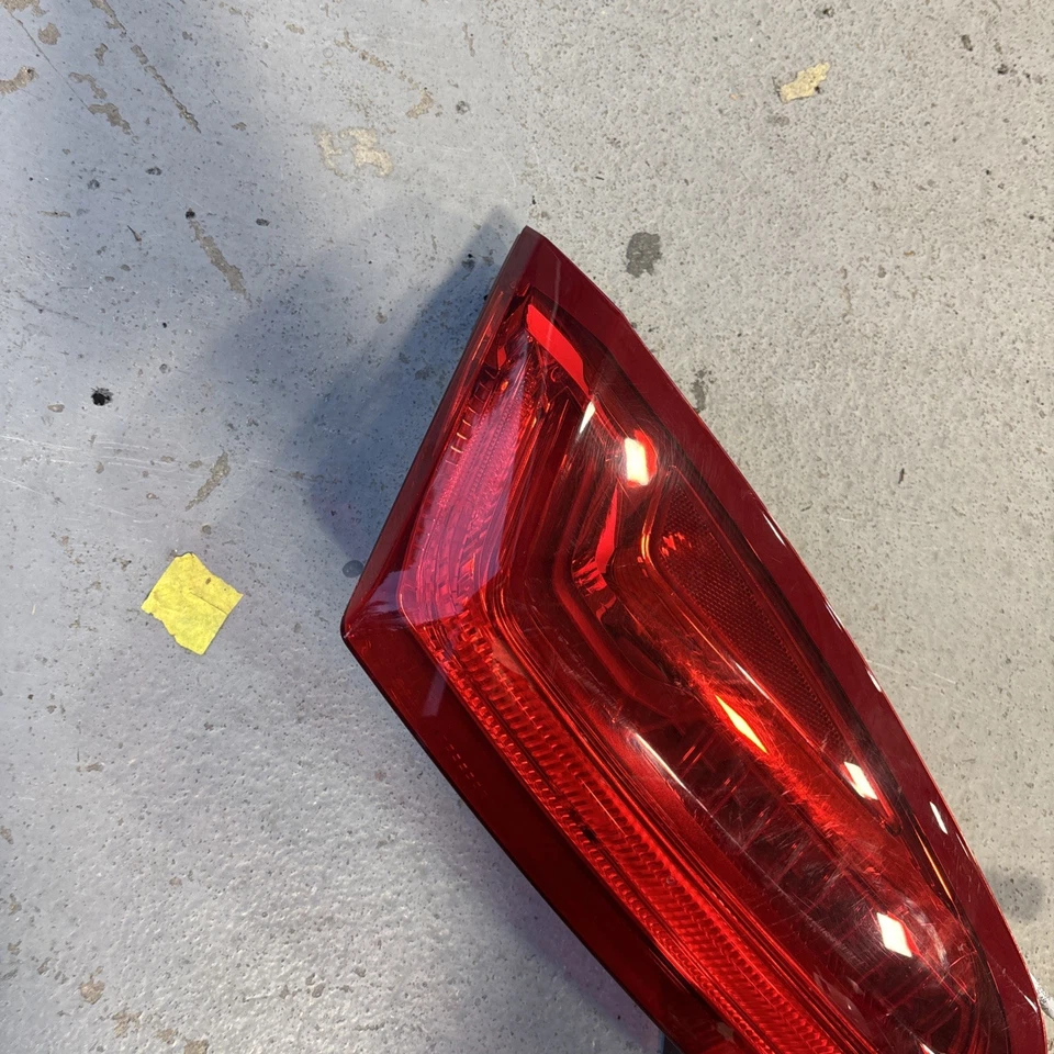 Luz trasera lateral derecha para pasajero Cadillac XTS 2013 a 2017 OEM R7463 DG Foto 2 de 4