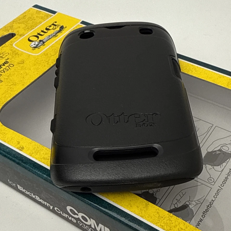 OtterBox Commuter Case Dual-Layer Hybrid for BlackBerry Curve 9350/9360/9370 - Image 3 of 4