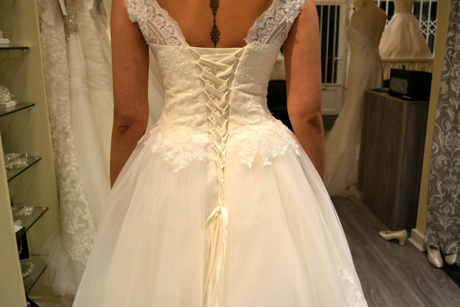 Wedding dress fit's size 10 to 14 Handmade in uk, only one made. It was £2400 image 4