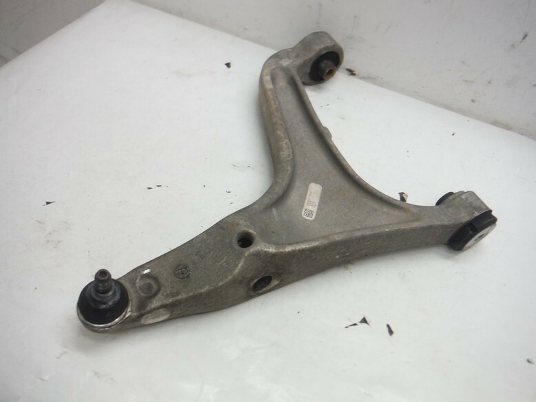 MASERATI PASSENGER RIGHT CONTROL ARM 06700071790