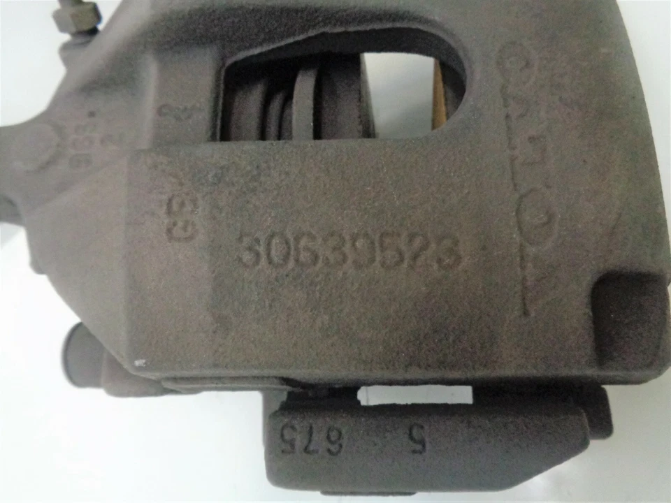 03-14 Volvo XC90 AWD Rear Left Driver Side Brake Caliper 30639523 OEM AK210302 - Image 3 of 4
