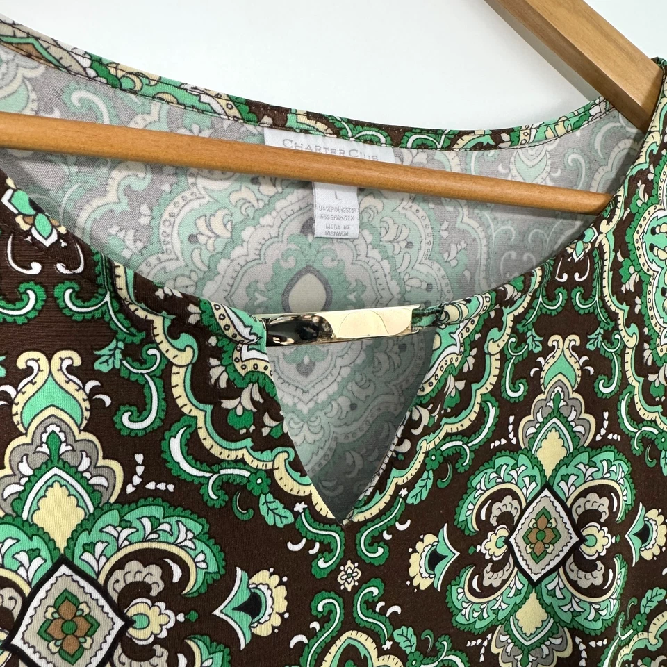 Top túnica Charter Club para mujer talla grande verde estampado cachemira detalle cuello barra Foto 4 de 4