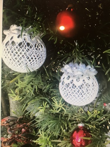 Christmas Crochet Snow Ball - Picture 2 of 4