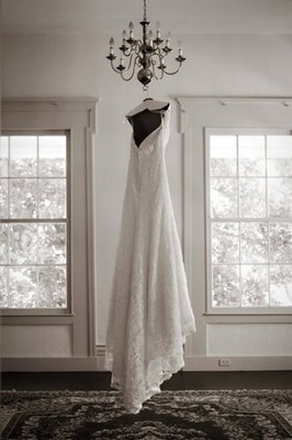 Monique Lhuillier Wedding Dress & Accessories