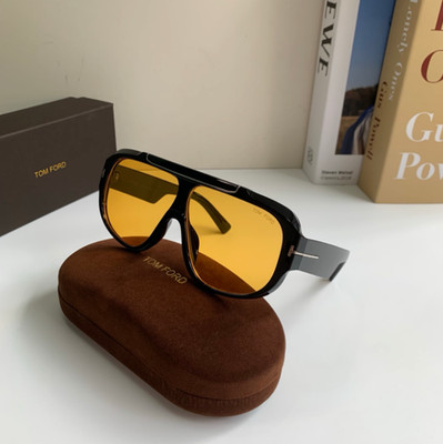 Tom Ford Aviator Sunglasses Black Frame Yellow Tinted Lens Fashion UV Eyewear