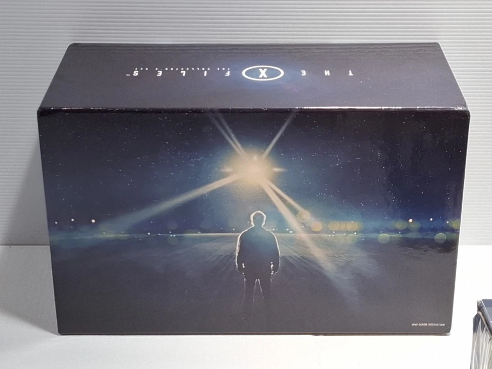 X-Files Complete Collector's Edition Blu-Ray Seasons 1-9 New, In VGC HTF - image 3 of 4