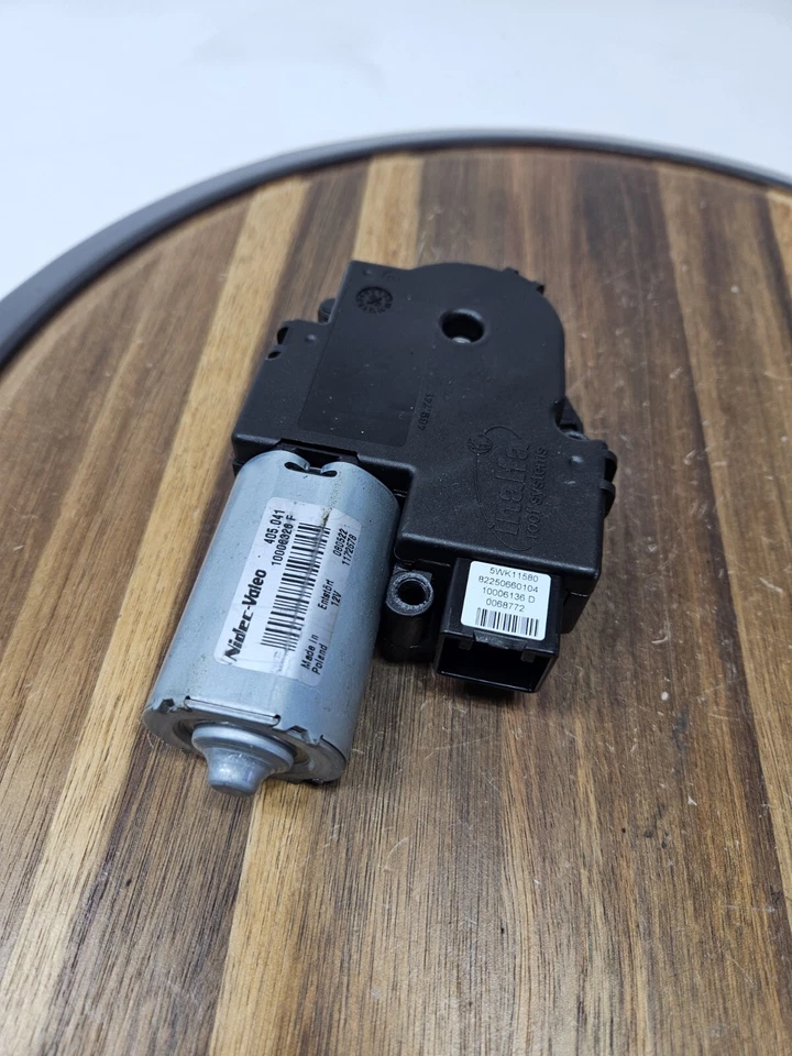 2008 - 2015 Land Rover LR2 Sunroof Motor OEM 5WK11580 - Image 2 of 4