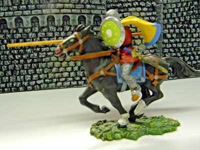 1 Elastolin 70mm 1968 Norman with lance charging IIIB Black Horse (Apr.Listing)