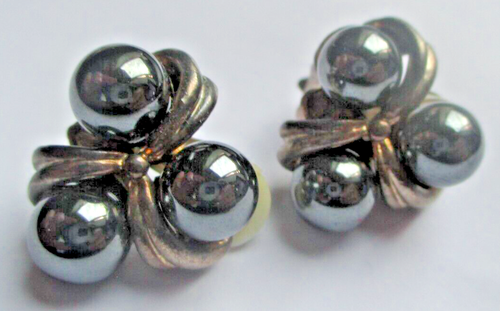 Boucles d’oreilles clips laiton argenté, fleur en vere et cristal