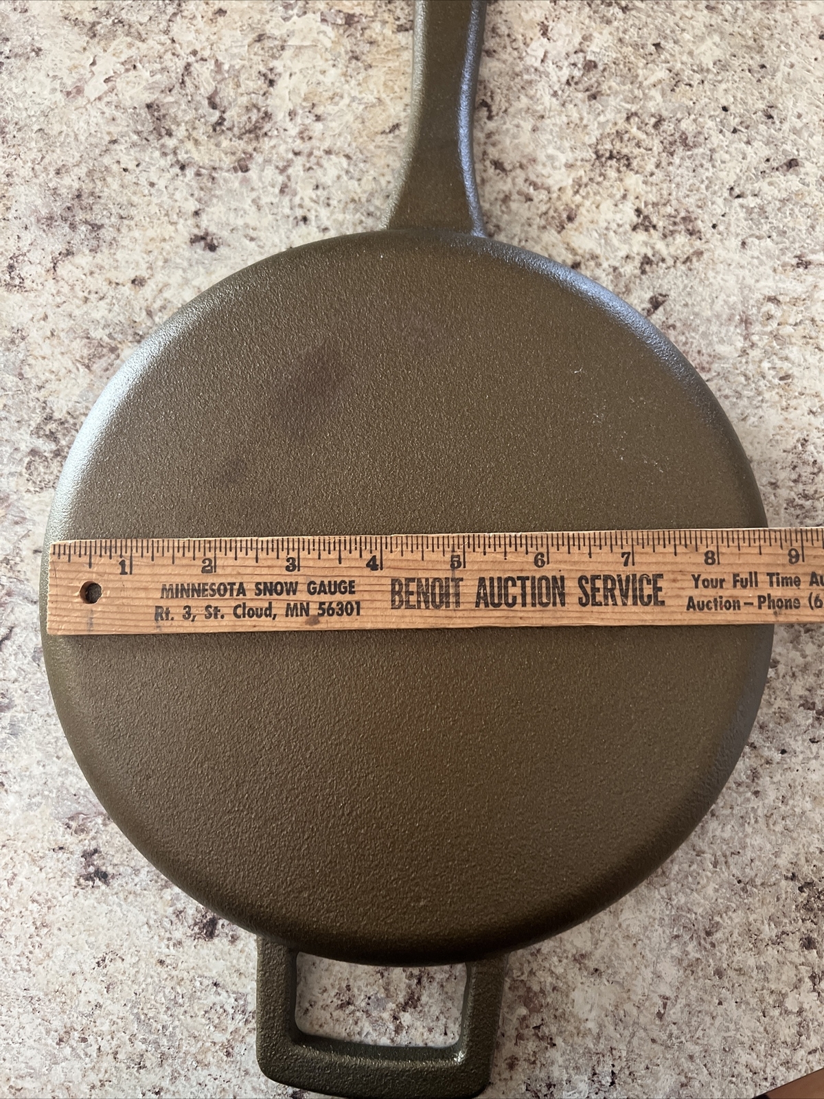 Parini Cast Iron Skillet Golden Oil Collection 8 1/2&rdquo; Inside 9 1/2&rdquo; Outside Rim