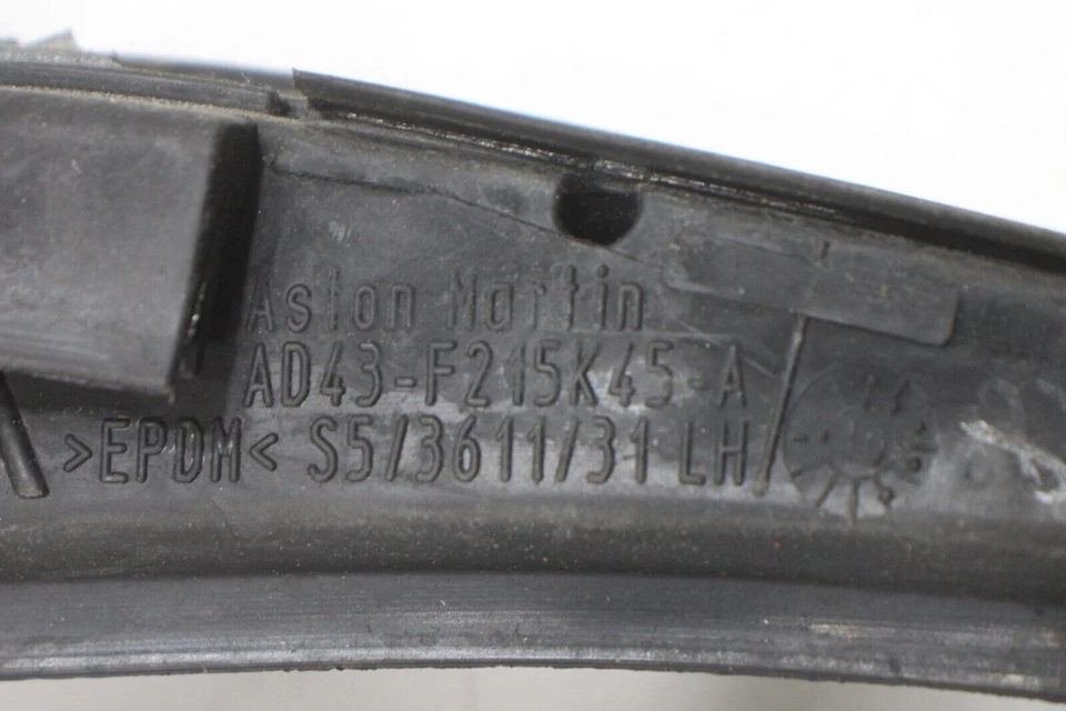 2010 - 2019 ASTON MARTIN TETO RÁPIDO LADO ESQUERDO DO MOTORISTA ACABAMENTO DE MOLDAGEM POR GOTEJAMENTO FABRICANTE DE EQUIPAMENTO ORIGINAL - Imagem 3 de 4