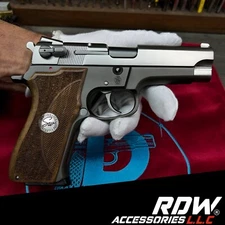 Smith Wesson 908 3913 3913 NL 3914 3953 3954 4040 PD Grip