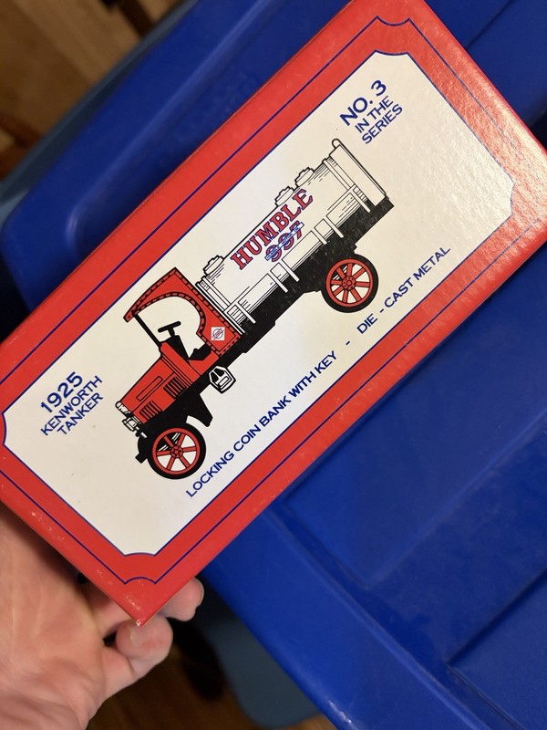 Ertl 1925 Kenworth Tanker Truck Coin Bank 1:34 Diecast Humble Red/White 3839