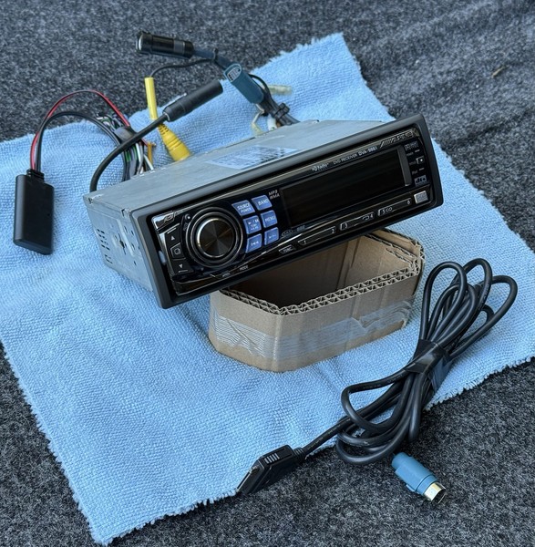 Reproductor de DVD/CD/MP3 Alpine DVA-9861 en tablero mercado de EE. UU.