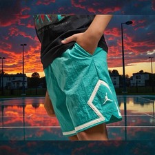  45 Nike Air Jordan Big Boys' S Poolside Woven Diamond Lined Shorts Size XL