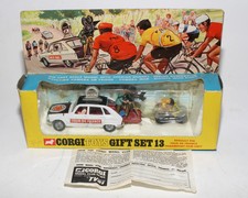 Corgi Gift Set 13 Renualt 16 Tour De France Film Unit, VNM in Good Box
