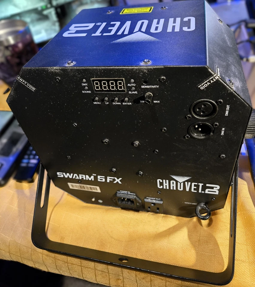 Professional Use Chauvet DJ Swarm 5 FX ILS 3-in-1 LED light Works as should - Image 3 of 4