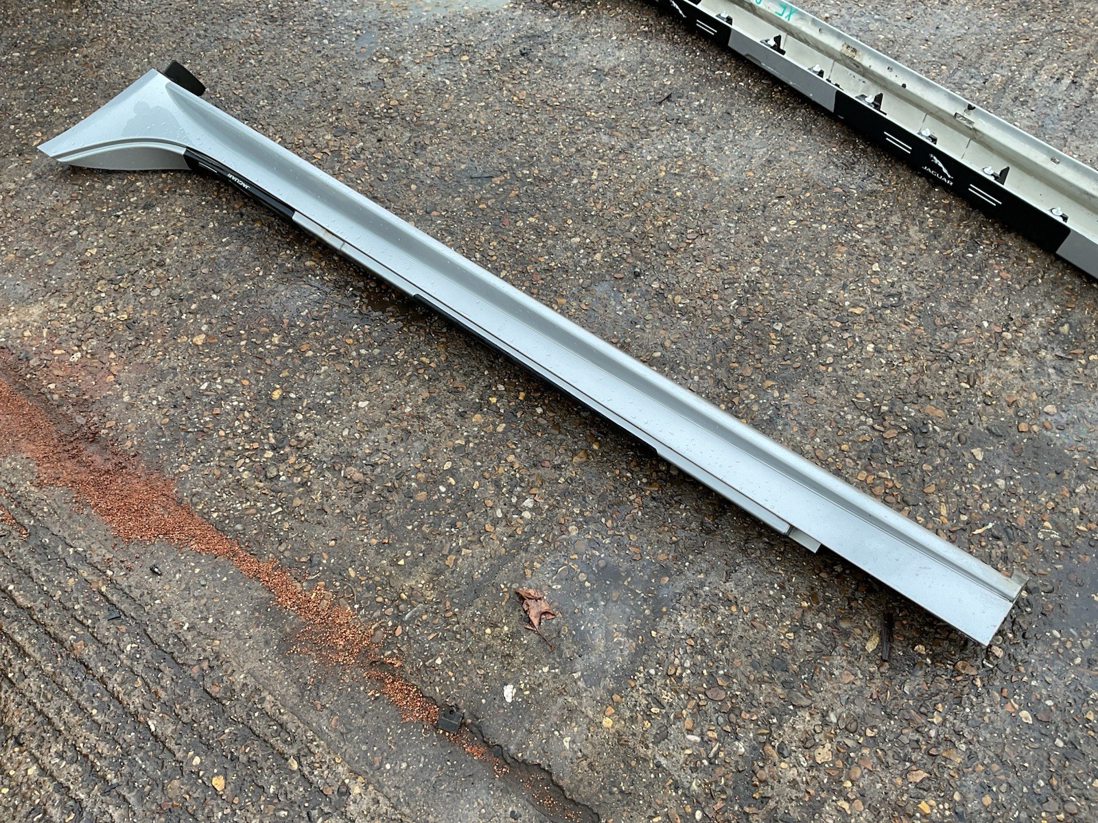 GENUINE JAGUAR XF X260 DRIVER SIDE SKIRT GX6M-101D57-AD SILVER MEN