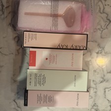 Mary Kay Holiday Bundle Gift Set