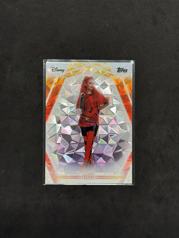 2026 Topps Disney Neon Diamanté Red #161 SP