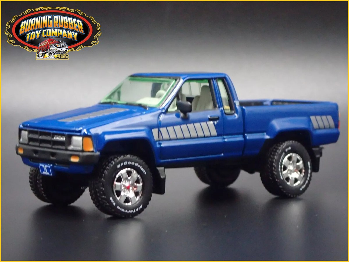 1984-1988 TOYOTA SR5 PICKUP TRUCK w HITCH BLUE 1/64 SCALE