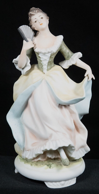 L'Amour China Figurine 8