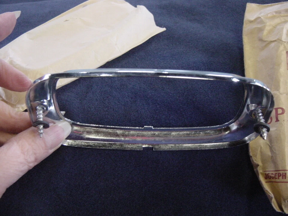 Llanta de lámpara de señal de giro Lucas Park 1 NOS Hillman Minx 1960-63 con 2 tornillos de montaje Foto 2 de 3