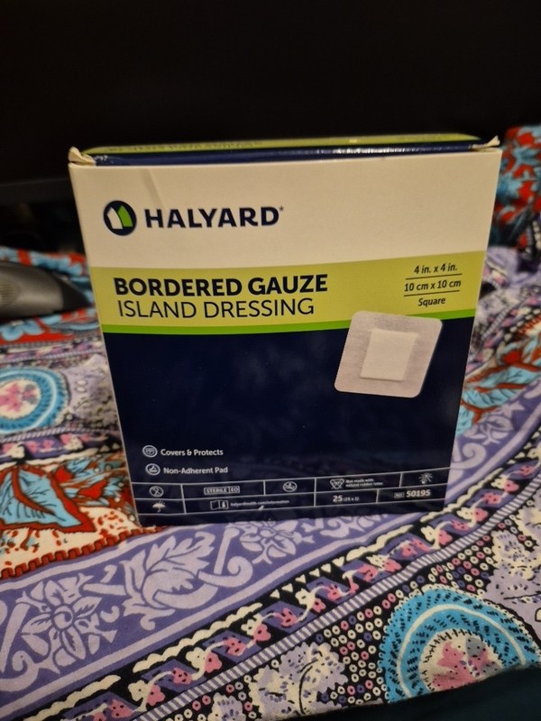  Halyard 50195 Bordered Gauze Island Dressing 4x4 Exp 1/28 Non Adhesive Pad 25ct