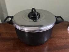 T-FAL 4 QUART POT ULTRA BASE WITH LID - Used